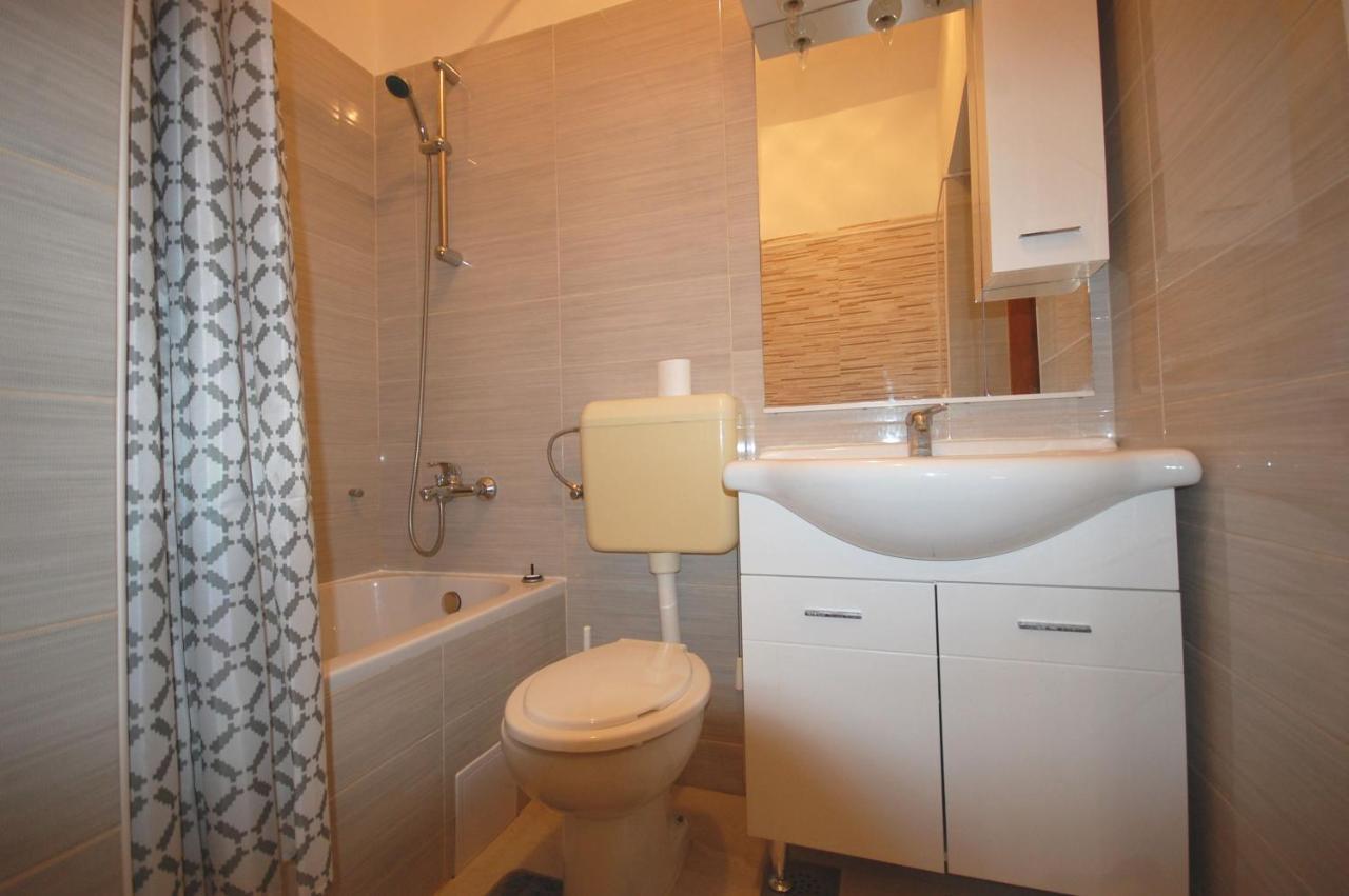 Apartments Snjezana By El-Pi Tours Njivice Kültér fotó