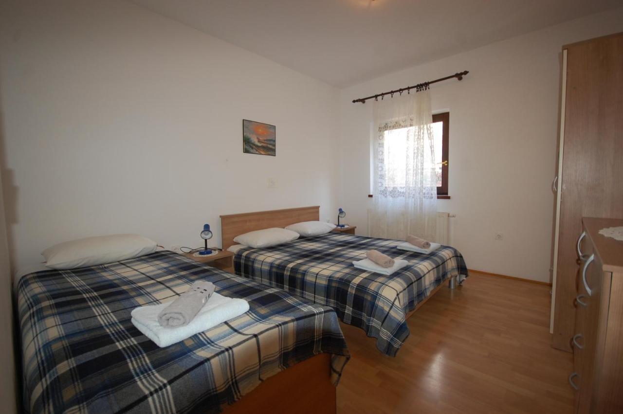 Apartments Snjezana By El-Pi Tours Njivice Kültér fotó