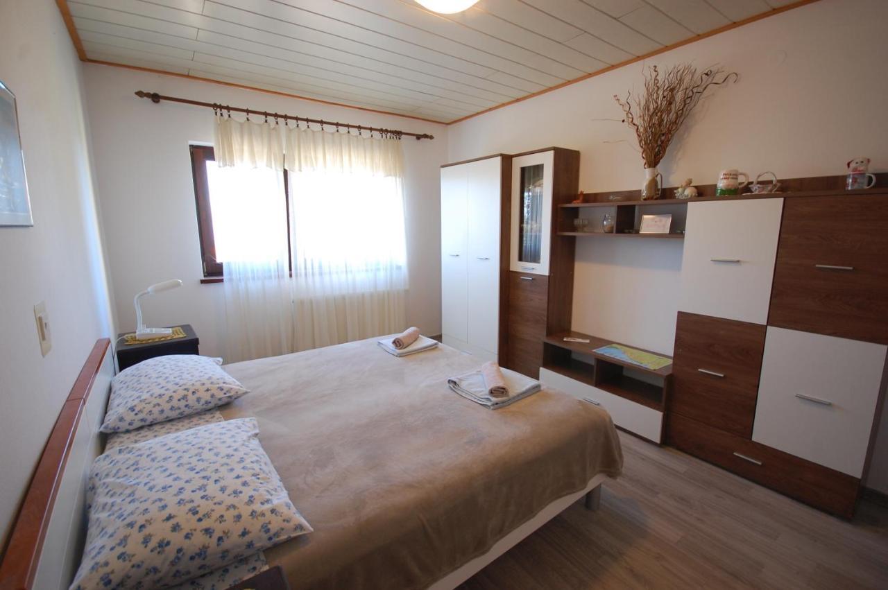 Apartments Snjezana By El-Pi Tours Njivice Kültér fotó
