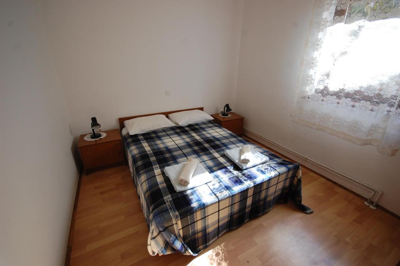 Apartments Snjezana By El-Pi Tours Njivice Kültér fotó