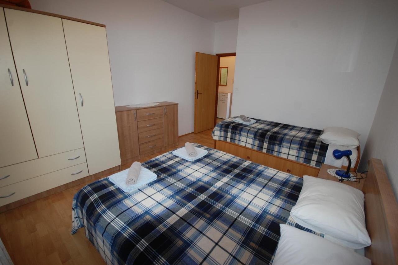 Apartments Snjezana By El-Pi Tours Njivice Kültér fotó