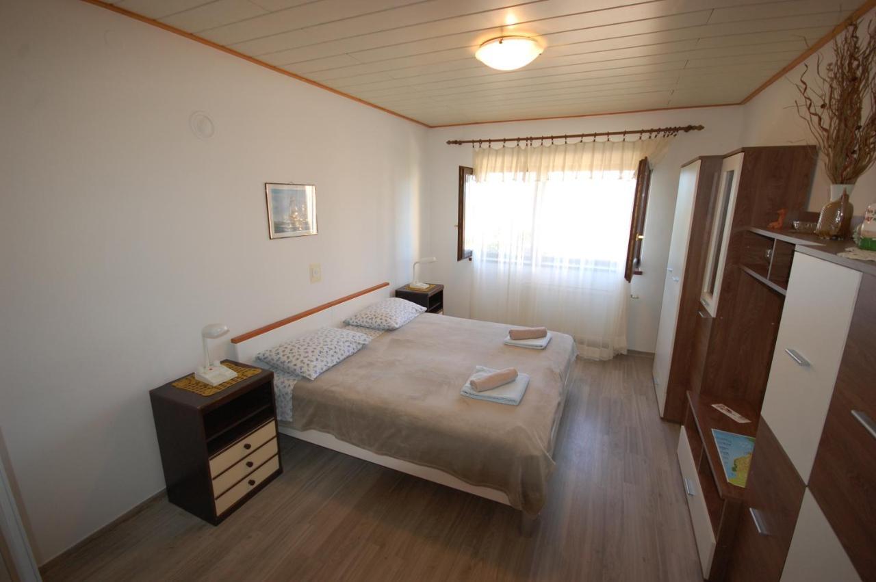 Apartments Snjezana By El-Pi Tours Njivice Kültér fotó