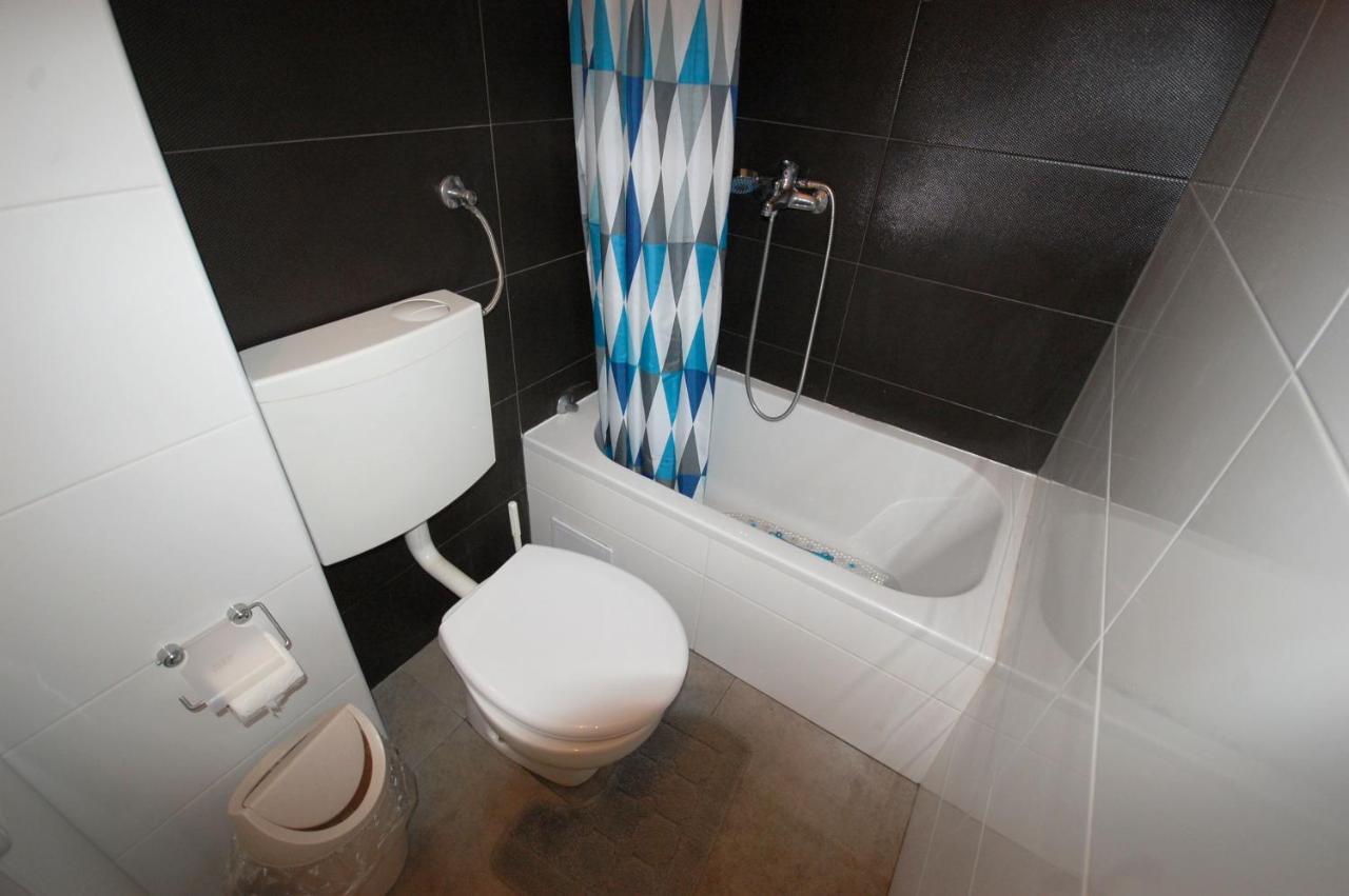 Apartments Snjezana By El-Pi Tours Njivice Kültér fotó
