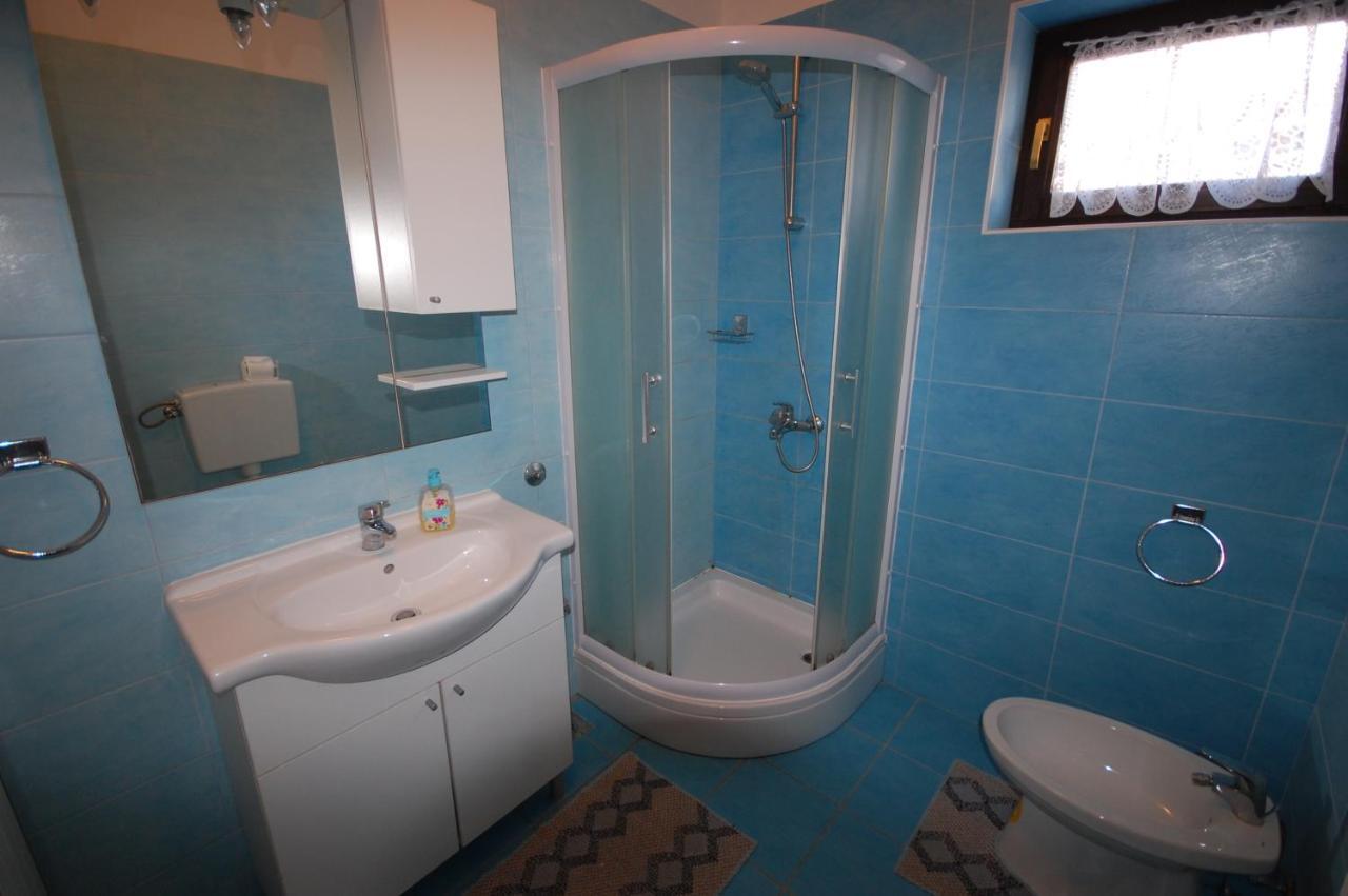 Apartments Snjezana By El-Pi Tours Njivice Kültér fotó