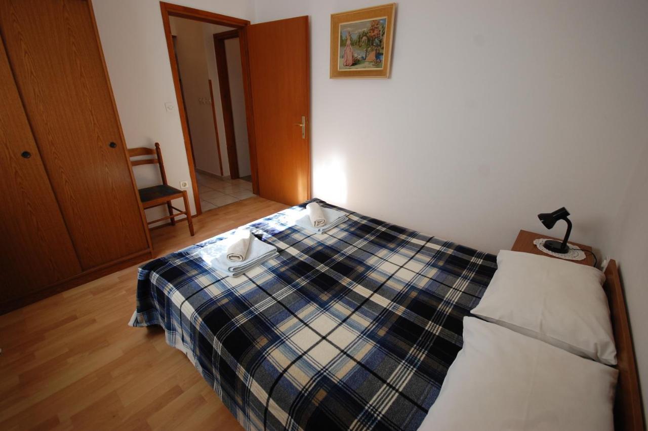 Apartments Snjezana By El-Pi Tours Njivice Kültér fotó