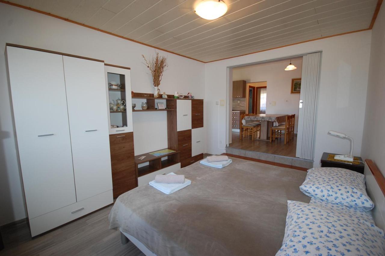 Apartments Snjezana By El-Pi Tours Njivice Kültér fotó