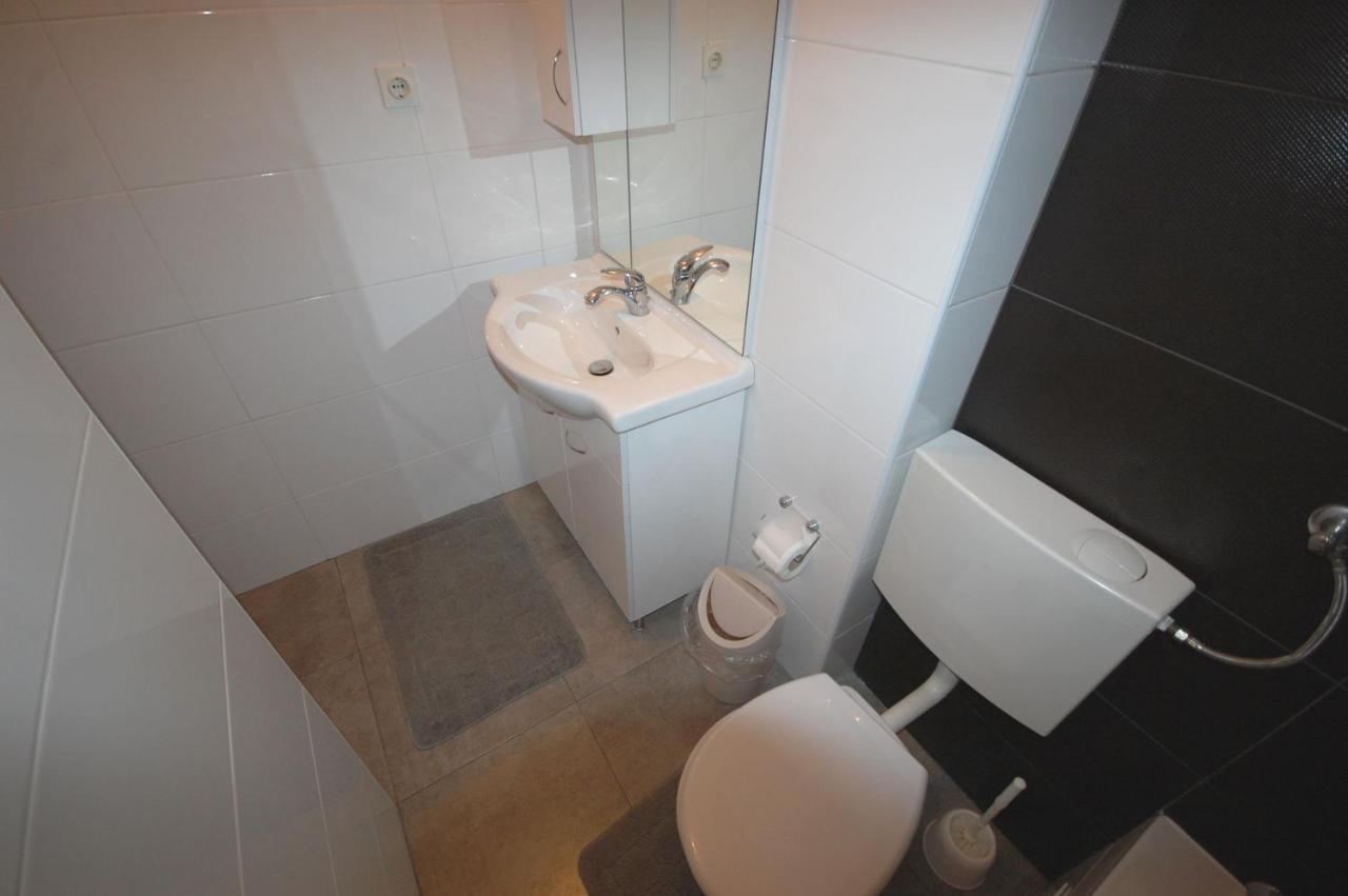 Apartments Snjezana By El-Pi Tours Njivice Kültér fotó