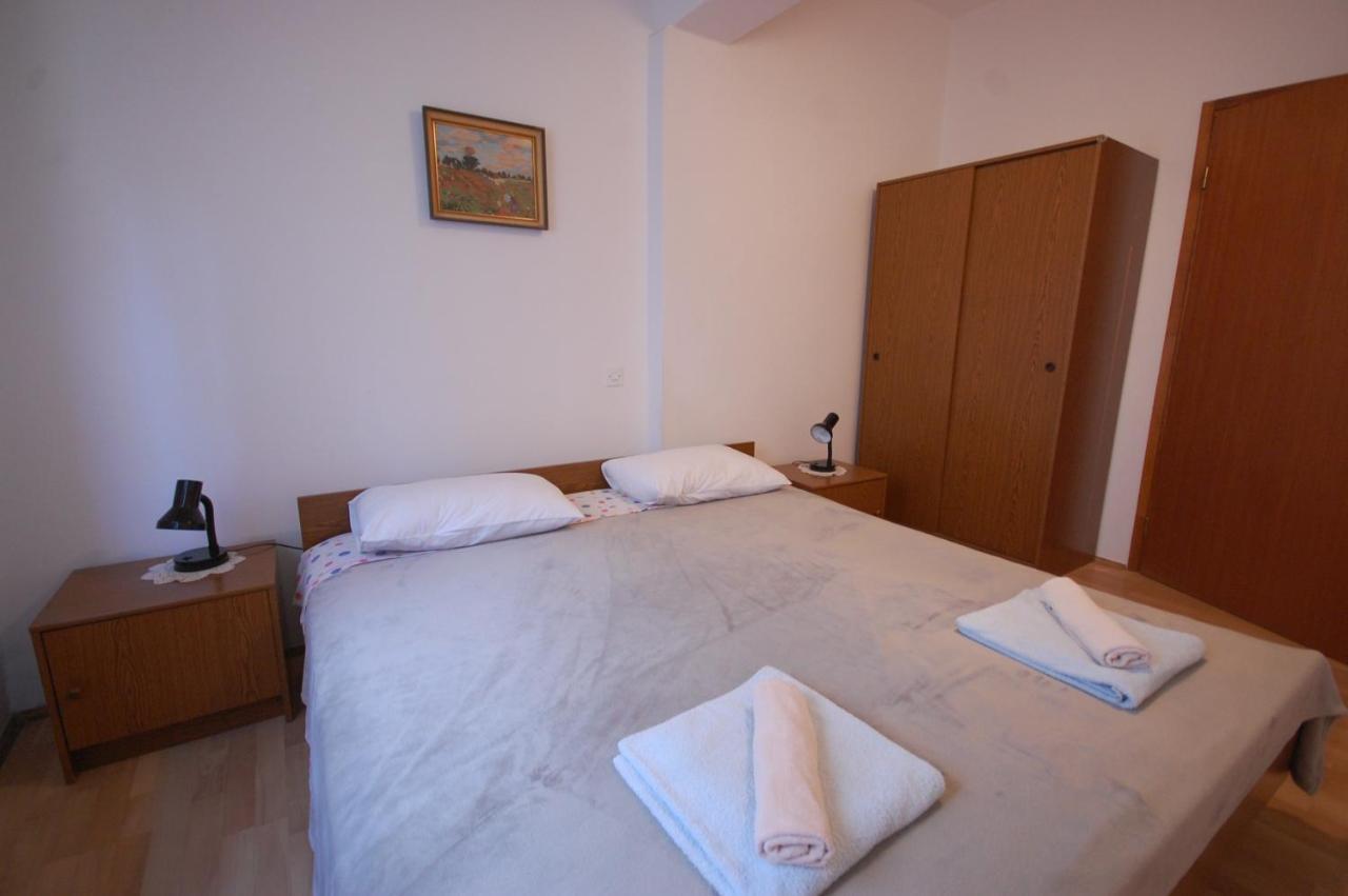 Apartments Snjezana By El-Pi Tours Njivice Kültér fotó
