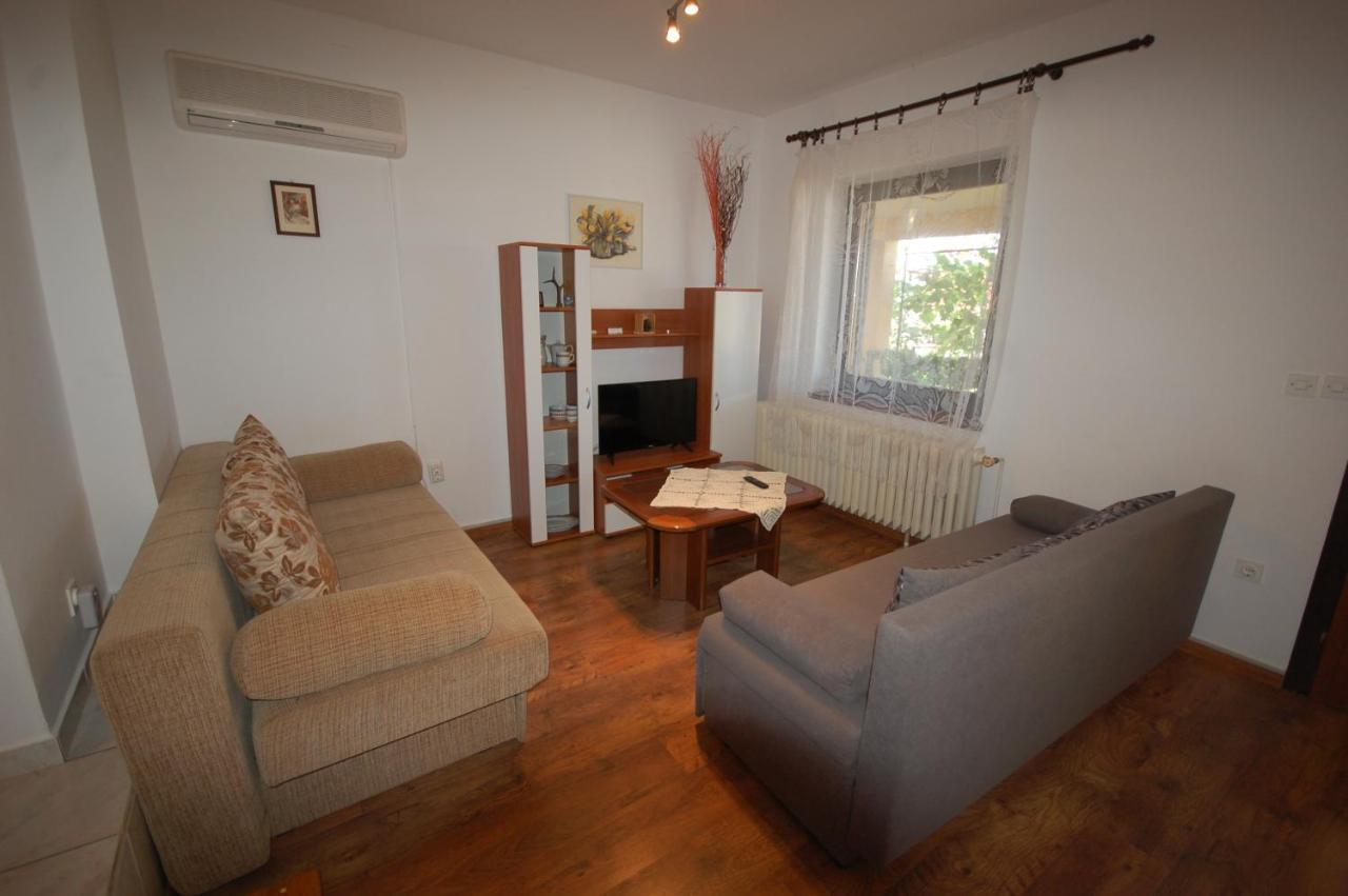 Apartments Snjezana By El-Pi Tours Njivice Kültér fotó