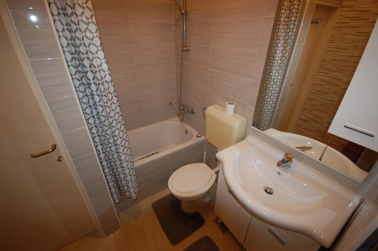 Apartments Snjezana By El-Pi Tours Njivice Kültér fotó