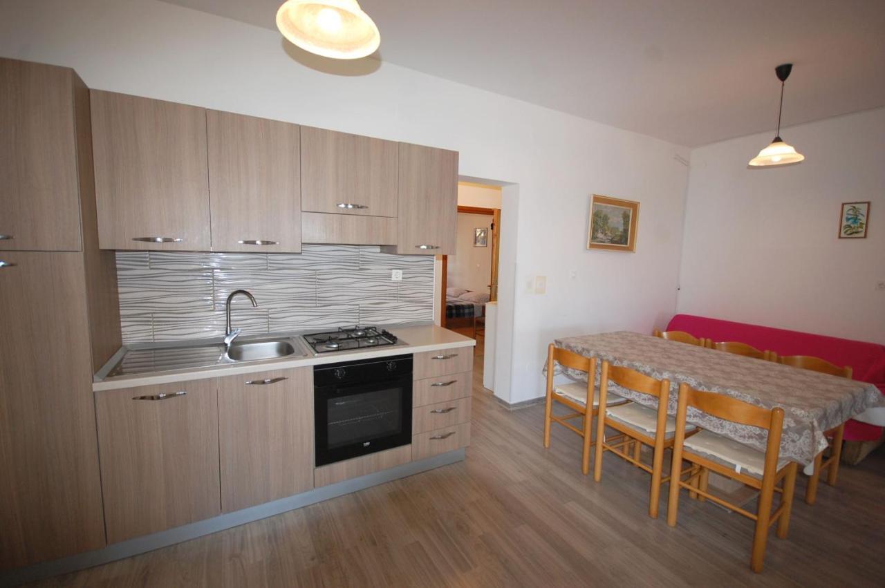 Apartments Snjezana By El-Pi Tours Njivice Kültér fotó